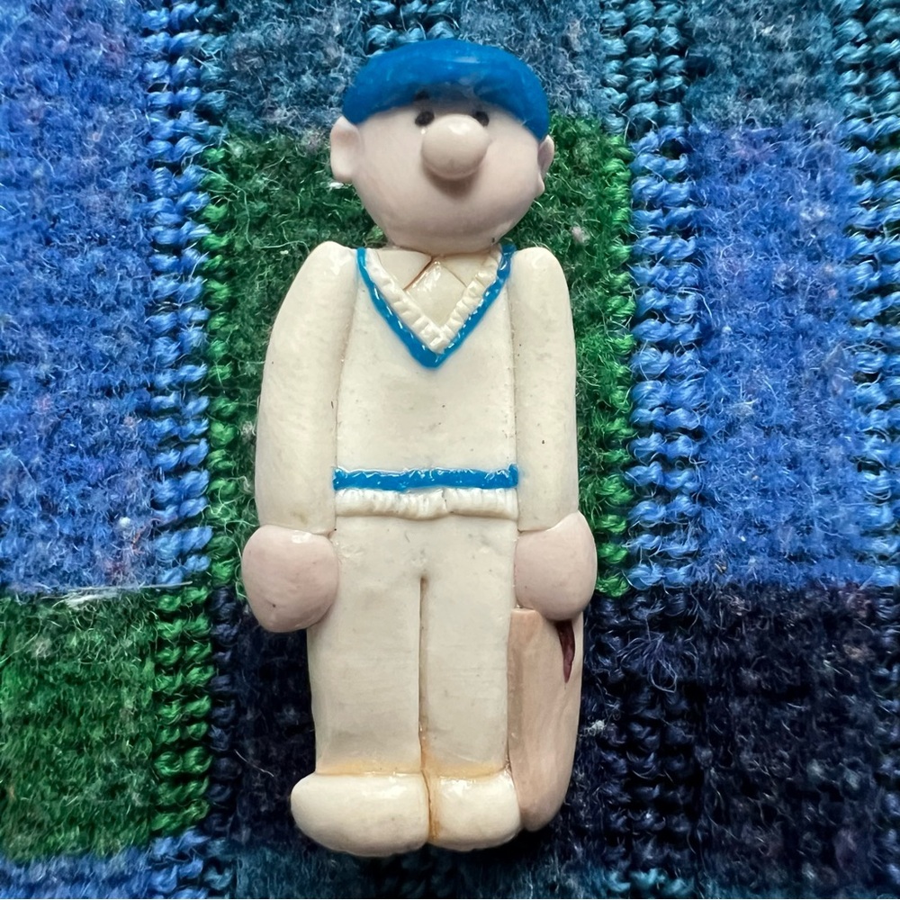 CRICKET Vintage English Brooch UNISEX Cricket player UK